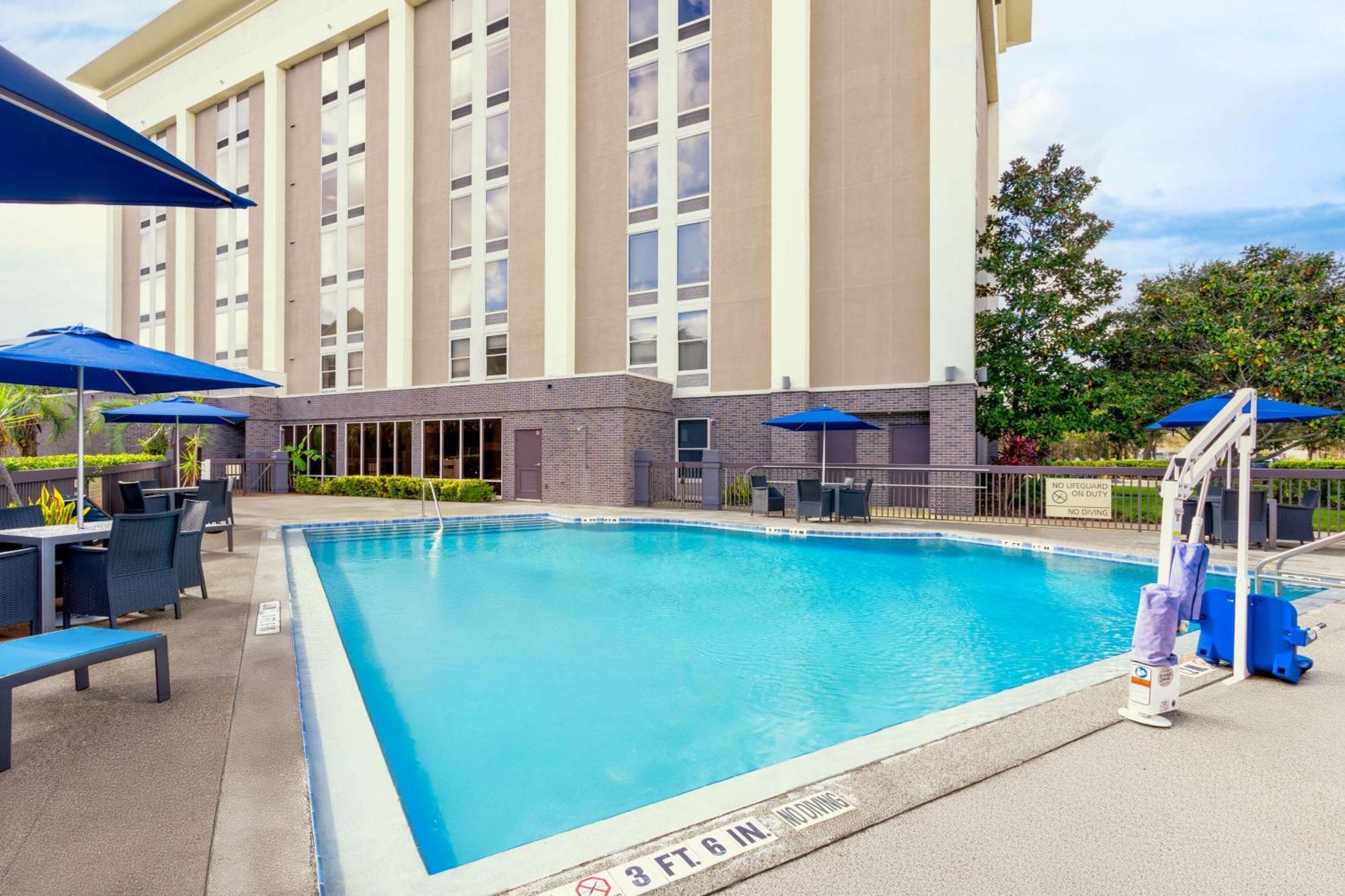 Hampton Inn Orlando-International Airport Exterior foto